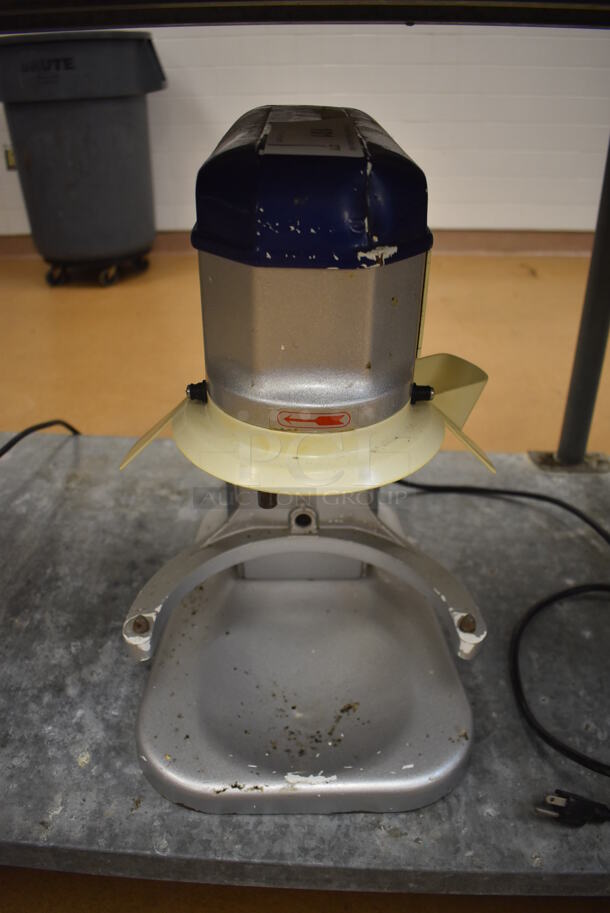 Vollrath MIX1007 Metal Commercial Countertop 7 Quart Planetary Dough Mixer. 110 Volts, 1 Phase. 12x17x19. Tested and Working! (Education Kitchen) - Image 3 of 5