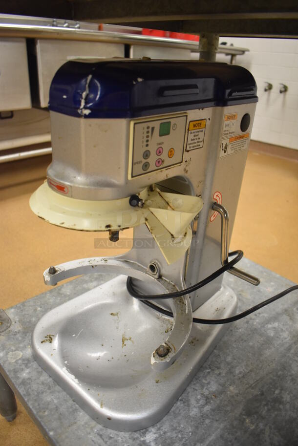 Vollrath MIX1007 Metal Commercial Countertop 7 Quart Planetary Dough Mixer. 110 Volts, 1 Phase. 12x17x19. Tested and Working! (Education Kitchen)