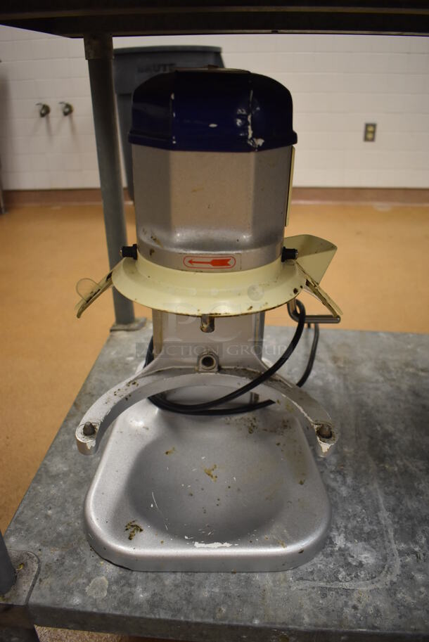 Vollrath MIX1007 Metal Commercial Countertop 7 Quart Planetary Dough Mixer. 110 Volts, 1 Phase. 12x17x19. Tested and Working! (Education Kitchen) - Image 3 of 6
