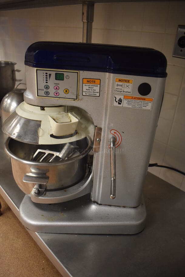 Vollrath MIX1007 Metal Commercial Countertop 7 Quart Planetary Dough Mixer w/ Metal Mixing Bowl, Poly Bowl Guard and 2 Paddle Attachments. 110 Volts, 1 Phase. 12x17x19. Tested and Working! (Restaurant Kitchen) - Image 2 of 6