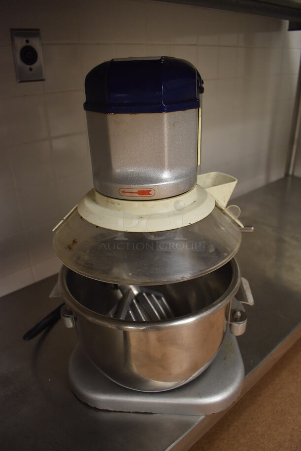 Vollrath MIX1007 Metal Commercial Countertop 7 Quart Planetary Dough Mixer w/ Metal Mixing Bowl, Poly Bowl Guard and 2 Paddle Attachments. 110 Volts, 1 Phase. 12x17x19. Tested and Working! (Restaurant Kitchen) - Image 6 of 6