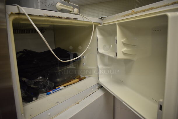 Kenmore 363.60942000 Metal Cooler Freezer Combo Unit. 115 Volts, 1 Phase. 29.5x32x64.5. Tested and Working! (Restaurant Kitchen) - Image 3 of 5