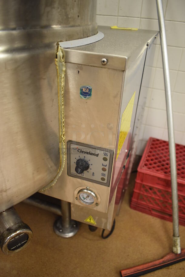 Cleveland Stainless Steel Commercial Floor Style Steam Kettle. 40x35x55. Tested and Working! (Restaurant Kitchen) - Image 3 of 6