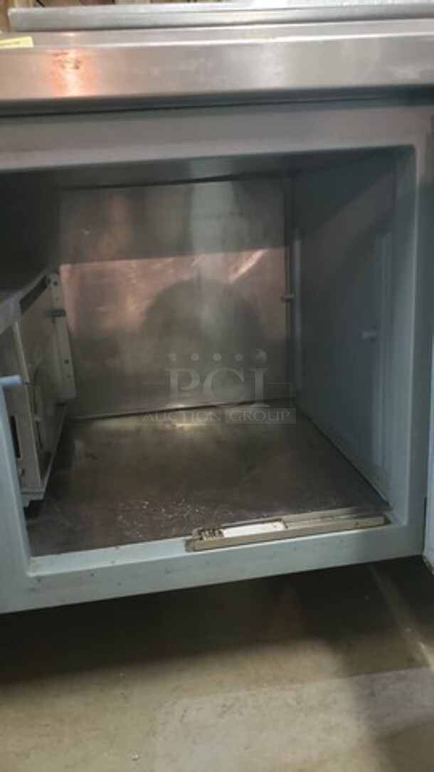 Delfield model 000-2019PTC 3-Door Refrigerated Pizza Prep on Casters - Image 9 of 11