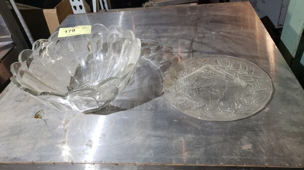 One Glass Bowl and one Glass Plate - Image 1 of 3