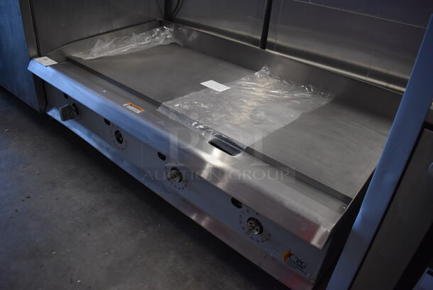 BRAND NEW SCRATCH AND DENT! CPG Cooking Performance Group Stainless Steel Commercial Countertop Natural Gas Powered Flat Top Griddle w/ Thermostatic Controls. 48x31x17