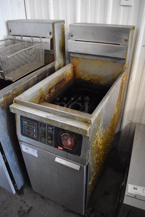 Cecilware Stainless Steel Commercial Electric Powered Floor Style Deep Fat Fryer on Commercial Casters. 208 Volts, 1 Phase. 15.5x30x45 - Image 2 of 8