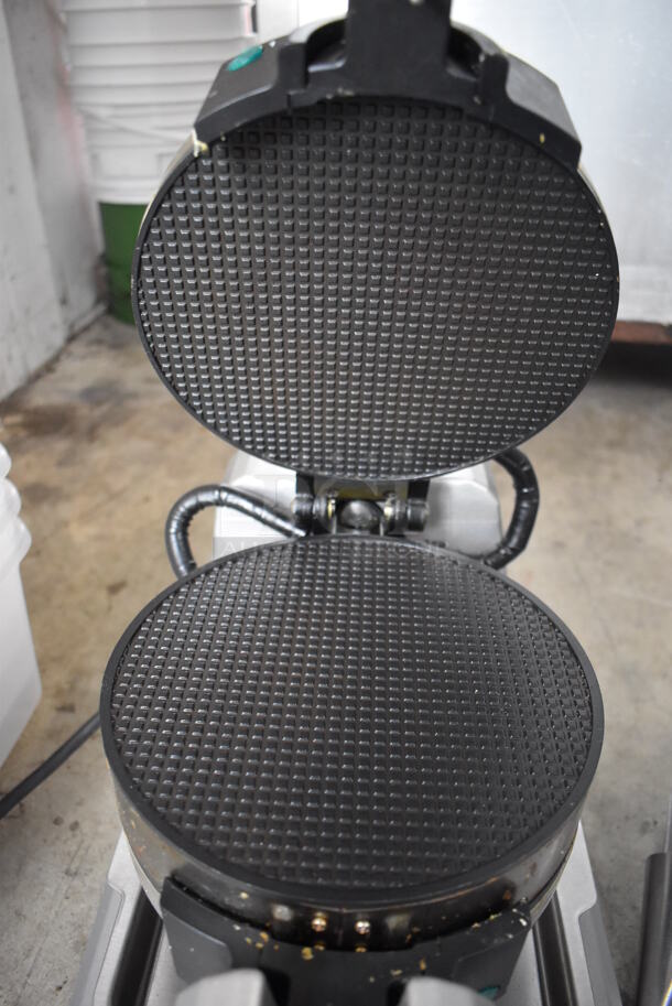 Waring WWCM200 Stainless Steel Commercial Countertop Waffle Cone Maker w/ Waffle Cone Former. 120 Volts, 1 Phase. 10x17x10. Tested and Working! - Image 3 of 6