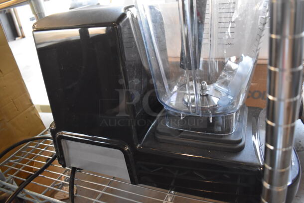 LIKE NEW! 2022 Vitamix VM0141A 5205 XL 4.2 hp Variable Speed Blender with 1.5 Gallon Container. Unit Has Only Been Used a Few Times! 120 Volts, 1 Phase. 8x19x21. Tested and Working! - Image 5 of 7