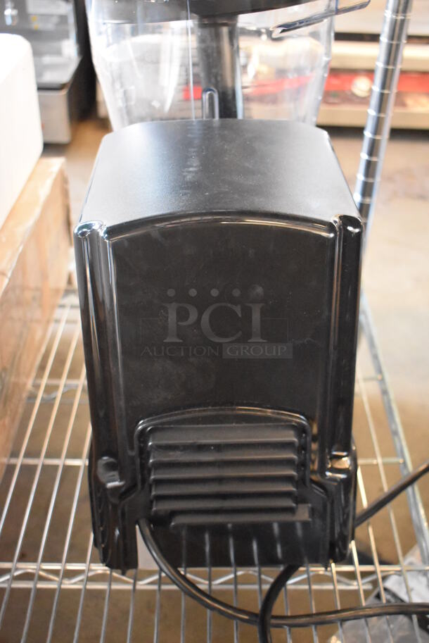 LIKE NEW! 2022 Vitamix VM0141A 5205 XL 4.2 hp Variable Speed Blender with 1.5 Gallon Container. Unit Has Only Been Used a Few Times! 120 Volts, 1 Phase. 8x19x21. Tested and Working! - Image 6 of 7