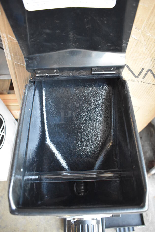 LIKE NEW! 2022 Bunn G3 HD Metal Commercial Countertop Bulk Coffee Bean Grinder. 120 Volts, 1 Phase. Unit Has Only Been Used a Few Times! 7.5x14x27. Tested and Working! - Image 4 of 7