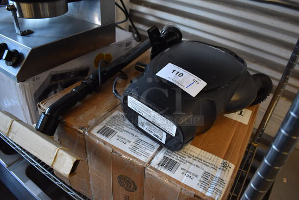 BRAND NEW! Oreck CC1600 Ultimate Handheld Bagged Canister Vacuum. Stock Picture Used For Gallery Picture. 120 Volts, 1 Phase. 14x10x16. Tested and Working! - Image 3 of 6