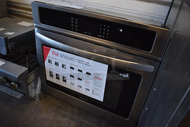 BRAND NEW SCRATCH AND DENT! Frigidaire LFEW3026TFA Stainless Steel Single Deck Electric Powered Oven. 120-208/240 Volts. 30x28x29 - Image 3 of 7
