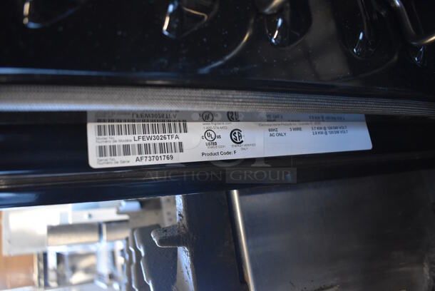 BRAND NEW SCRATCH AND DENT! Frigidaire LFEW3026TFA Stainless Steel Single Deck Electric Powered Oven. 120-208/240 Volts. 30x28x29 - Image 5 of 7