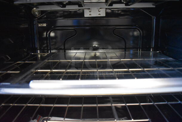 BRAND NEW SCRATCH AND DENT! Frigidaire LFEW3026TFA Stainless Steel Single Deck Electric Powered Oven. 120-208/240 Volts. 30x28x29 - Image 7 of 7