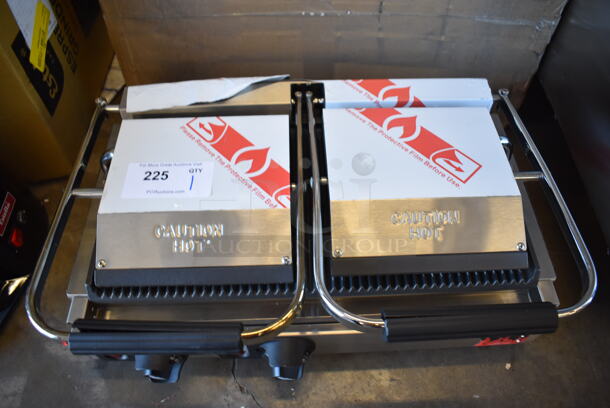BRAND NEW SCRATCH AND DENT! Vollrath Cayenne 40795 Stainless Steel Commercial Countertop Electric Powered Dual Panini Press. 208/240 Volts. 22.5x14.5x8. Tested and Working! - Image 2 of 8
