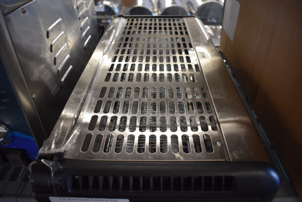 Zap N Trap Metal Bug Zapper. 120 Volts, 1 Phase. 26x5x13. Tested and Working! - Image 2 of 4