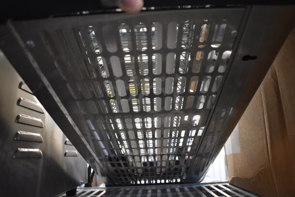 Zap N Trap Metal Bug Zapper. 120 Volts, 1 Phase. 26x5x13. Tested and Working! - Image 3 of 4