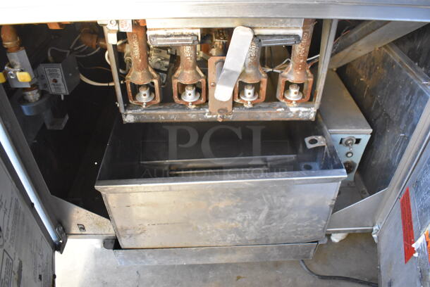 Pitco Frialator DD24RUFM Stainless Steel Commercial Floor Style Natural Gas Powered Donut Fryer. 72,000 BTU. 30x43x56 - Image 5 of 7