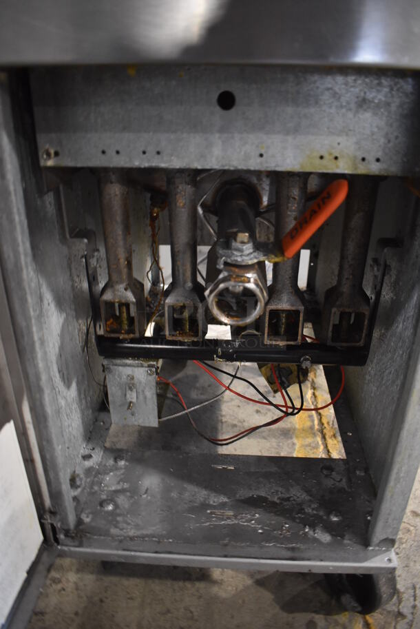 2013 Dean SR152GN Stainless Steel Commercial Floor Style Natural Gas Powered Deep Fat Fryer w/ 2 Metal Fry Baskets and Side Splash Guards on Commercial Casters. 120,000 BTU. 15.5x30x47 - Image 5 of 7