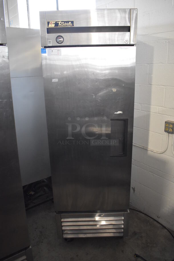 2013 True T-23F ENERGY STAR Stainless Steel Commercial Single Door Reach In Freezer w/ Poly Coated Racks on Commercial Casters. 115 Volts, 1 Phase. 27x30x84. Tested and Working! - Image 2 of 7