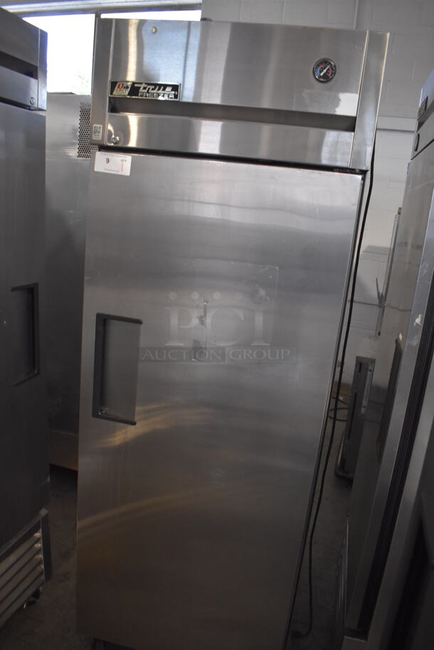 True TG1F-1S Stainless Steel Commercial Single Door Reach In Freezer w/ Poly Coated Racks on Commercial Casters. 115 Volts, 1 Phase. 28x35x83. Tested and Working! - Image 4 of 7