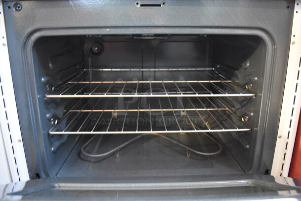 Tappan Metal Electric Powered 4 Burner Range w/ Oven. 30x28x45 - Image 7 of 8