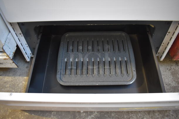 Tappan Metal Electric Powered 4 Burner Range w/ Oven. 30x28x45 - Image 8 of 8