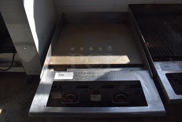 Vulcan Stainless Steel Commercial Countertop Natural Gas Powered Flat Top Griddle w/ Thermostatic Controls. 24x40x25 - Image 4 of 5