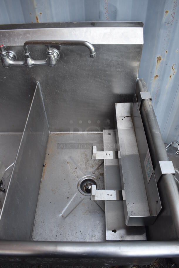 Stainless Steel Commercial 2 Bay Sink w/ Faucet and Handles. 43x33.5x44. Bays 20x30x15 - Image 3 of 5
