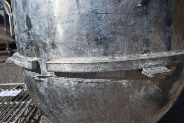 Hobart VMLH40 Metal Commercial 40 Quart Mixing Bowl and Dough Hook Attachment. 21x17x16, 7x6.5x19 - Image 6 of 6