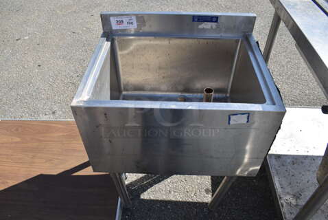 Stainless Steel Single Bay Ice Bin. 24x18.5x33