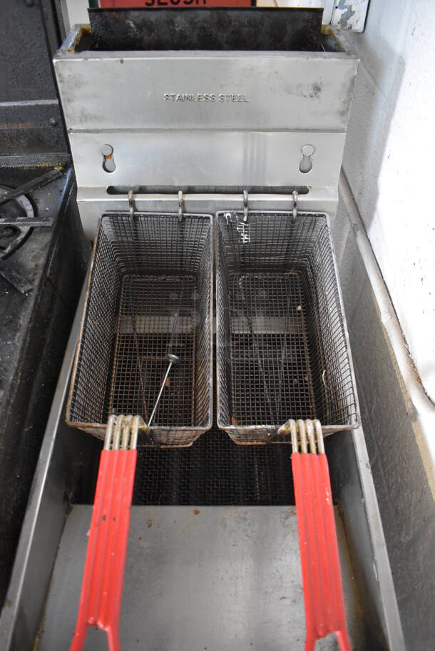 204 Pitco Frialator 40D Stainless Steel Commercial Floor Style Natural Gas Powered Deep Fat Fryer w/ 2 Metal Fry Baskets. 115,000 BTU. 15.5x30x47.5 - Image 4 of 6