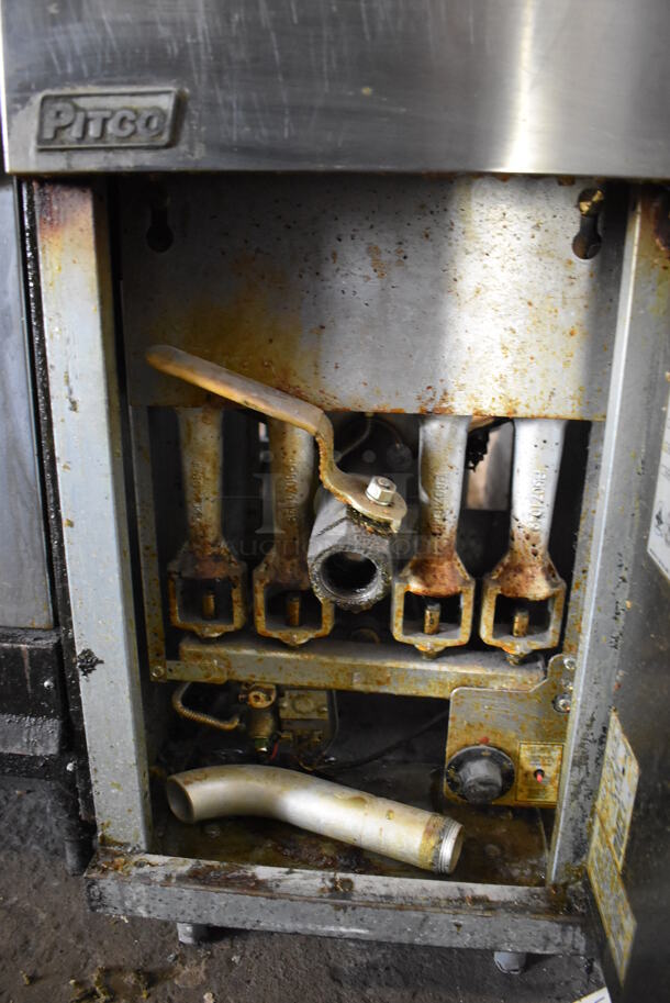 204 Pitco Frialator 40D Stainless Steel Commercial Floor Style Natural Gas Powered Deep Fat Fryer w/ 2 Metal Fry Baskets. 115,000 BTU. 15.5x30x47.5 - Image 5 of 6