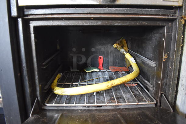 Garland Metal Commercial Natural Gas Powered 4 Burner Range w/ Oven, Over Shelf and Back Splash. 24x32x59.5 - Image 6 of 8