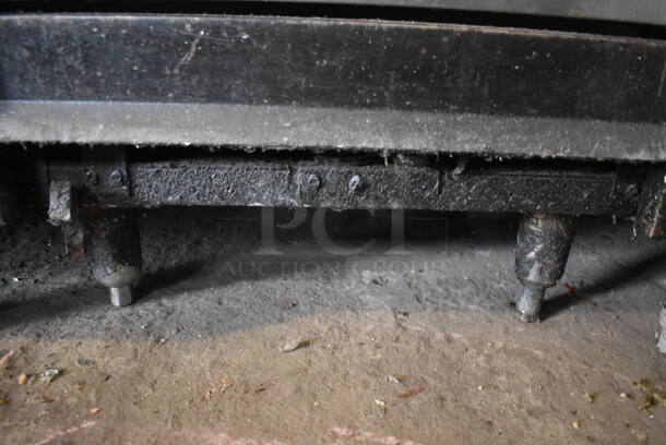 Garland Metal Commercial Natural Gas Powered 4 Burner Range w/ Oven, Over Shelf and Back Splash. 24x32x59.5 - Image 7 of 8