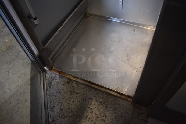 Traulsen ARI232HUT-FHG Stainless Steel Commercial 2 Door Roll In Rack Cooler Merchandiser. 115 Volts, 1 Phase. 68x34x89. Tested and Powers On But Does Not Get Cold - Image 4 of 9