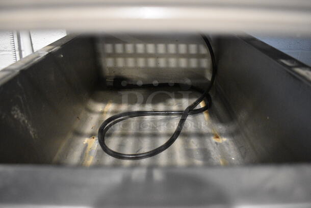 Winco FW-S500 Stainless Steel Commercial Countertop Food Warmer. 120 Volts, 1 Phase. 14.5x23x9.5. Tested and Working! - Image 3 of 5