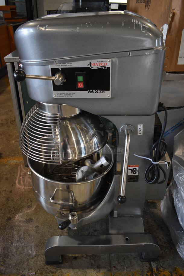 BRAND NEW SCRATCH AND DENT! Avantco MX40 Metal Commercial Floor Style 40 Quart Planetary Dough Mixer w/ Stainless Steel Mixing Bowl, Bowl Guard, Dough Hook, Whisk and Paddle Attachments. 240 Volts, 1 Phase. Tested and Working! - Image 2 of 10