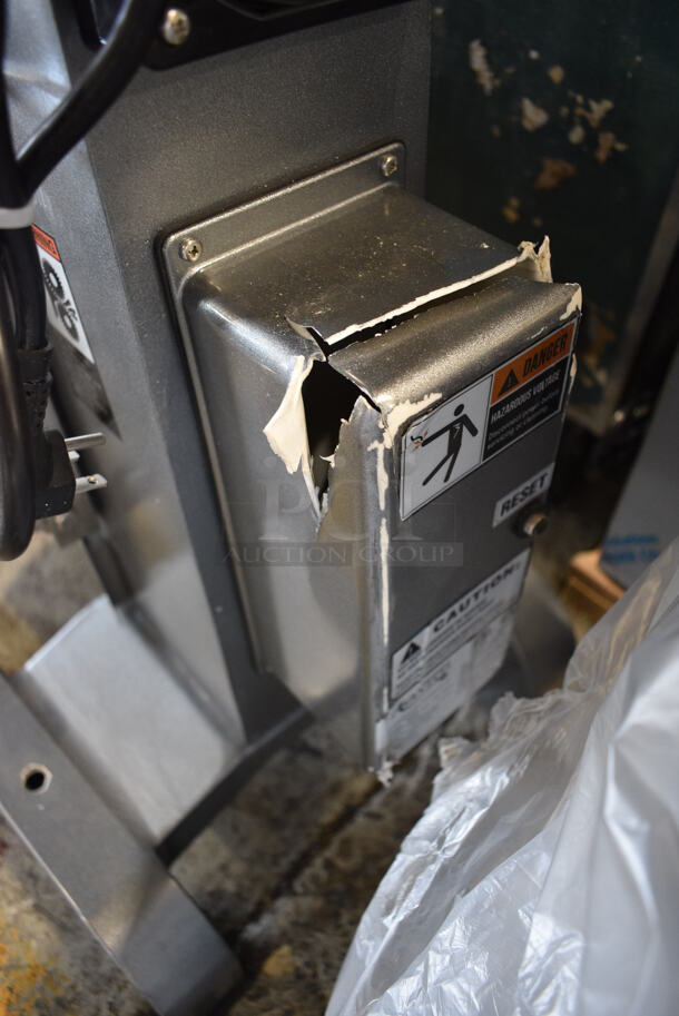 BRAND NEW SCRATCH AND DENT! Avantco MX40 Metal Commercial Floor Style 40 Quart Planetary Dough Mixer w/ Stainless Steel Mixing Bowl, Bowl Guard, Dough Hook, Whisk and Paddle Attachments. 240 Volts, 1 Phase. Tested and Working! - Image 4 of 10