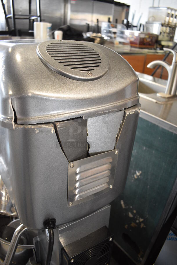 BRAND NEW SCRATCH AND DENT! Avantco MX40 Metal Commercial Floor Style 40 Quart Planetary Dough Mixer w/ Stainless Steel Mixing Bowl, Bowl Guard, Dough Hook, Whisk and Paddle Attachments. 240 Volts, 1 Phase. Tested and Working! - Image 6 of 10