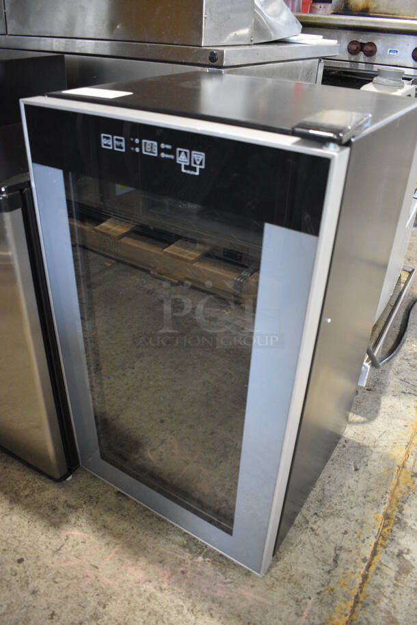 BRAND NEW SCRATCH AND DENT! Avanti WC34T2P Metal Commercial Mini Cooler Merchandiser. 115 Volts, 1 Phase. 19x19x33. Tested and Working! - Image 2 of 5