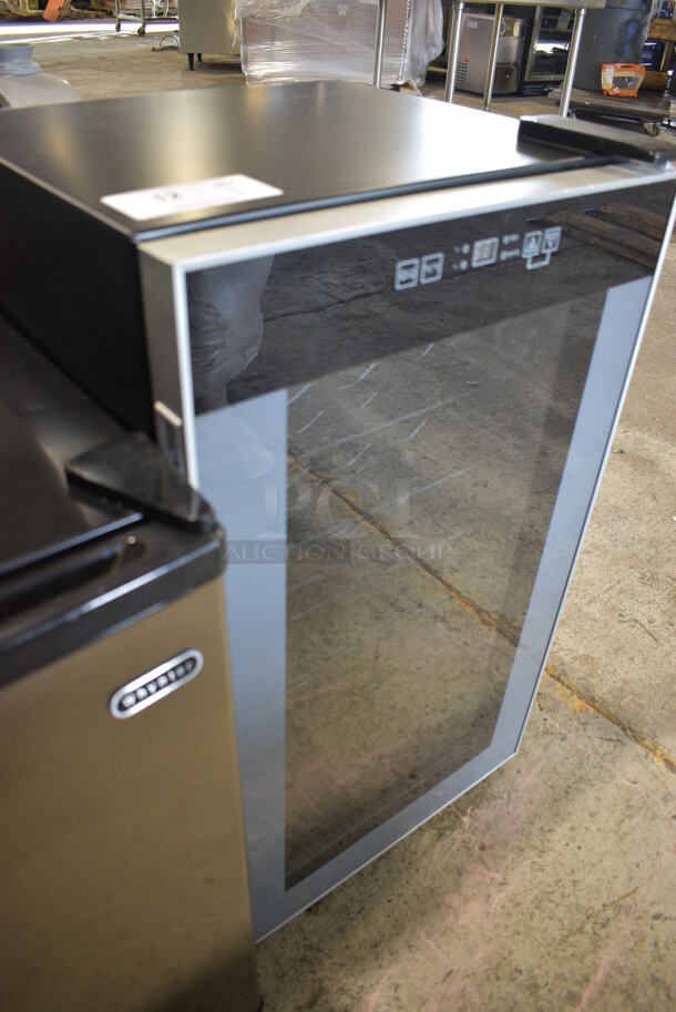 BRAND NEW SCRATCH AND DENT! Avanti WC34T2P Metal Commercial Mini Cooler Merchandiser. 115 Volts, 1 Phase. 19x19x33. Tested and Working! - Image 3 of 5
