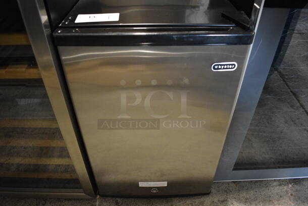 BRAND NEW SCRATCH AND DENT! Whynter CUF-210SSa Stainless Steel Mini Freezer. 115 Volts, 1 Phase. 17.5x20x27.5. Tested and Working! - Image 1 of 6