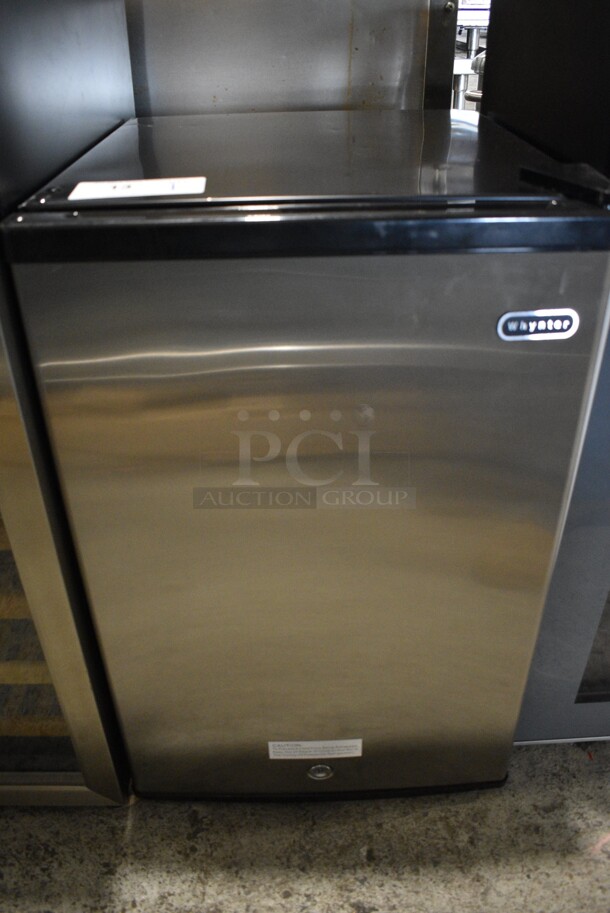 BRAND NEW SCRATCH AND DENT! Whynter CUF-210SSa Stainless Steel Mini Freezer. 115 Volts, 1 Phase. 17.5x20x27.5. Tested and Working! - Image 2 of 6
