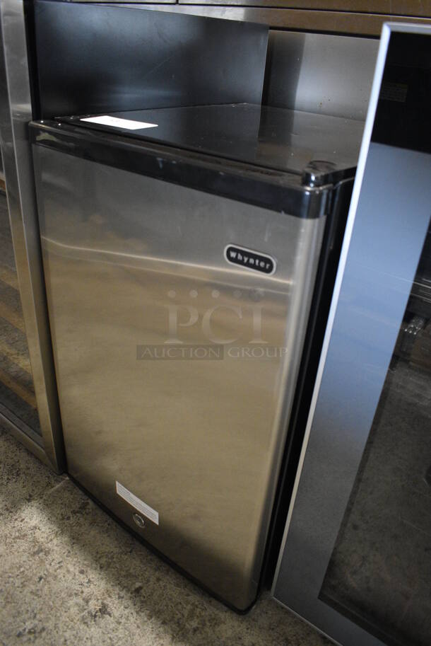 BRAND NEW SCRATCH AND DENT! Whynter CUF-210SSa Stainless Steel Mini Freezer. 115 Volts, 1 Phase. 17.5x20x27.5. Tested and Working! - Image 3 of 6