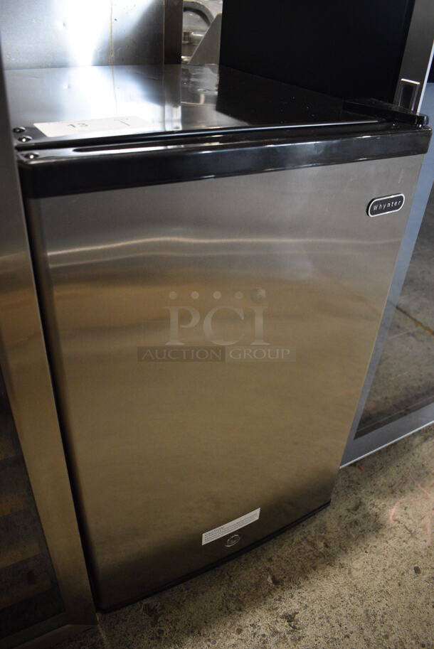 BRAND NEW SCRATCH AND DENT! Whynter CUF-210SSa Stainless Steel Mini Freezer. 115 Volts, 1 Phase. 17.5x20x27.5. Tested and Working! - Image 4 of 6