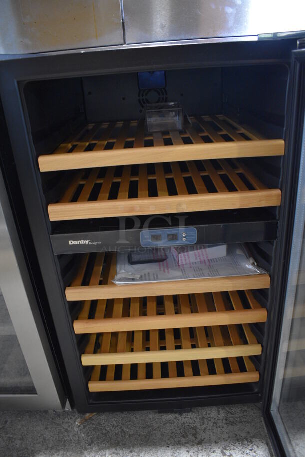 BRAND NEW SCRATCH AND DENT! Danby DWC283BLS-1 Stainless Steel Mini Cooler Merchandiser. 115 Volts, 1 Phase. 19.5x24x33. Tested and Working! - Image 4 of 7