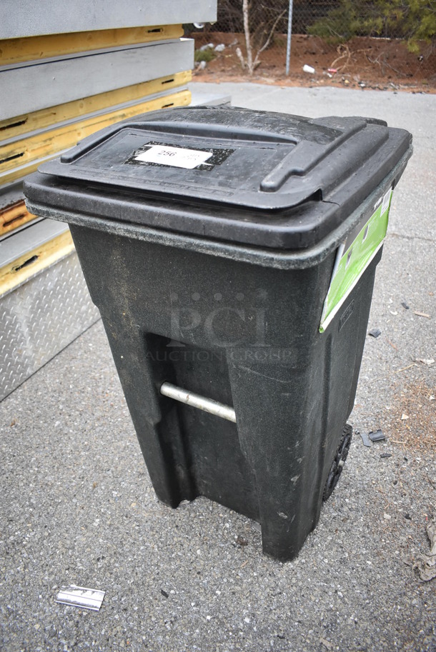 Toter Green and Black Poly Trash Can. 19x24x37 - Image 2 of 6