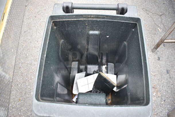 Toter Green and Black Poly Trash Can. 19x24x37 - Image 4 of 6